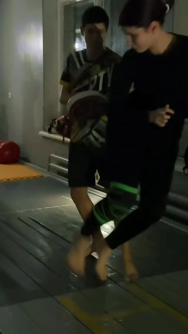 Відпрацювання техніки розбивання дошок