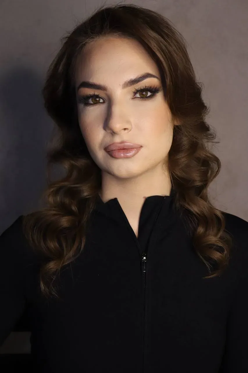 Професійний портрет з об'ємними локонами — результат Good Life salon