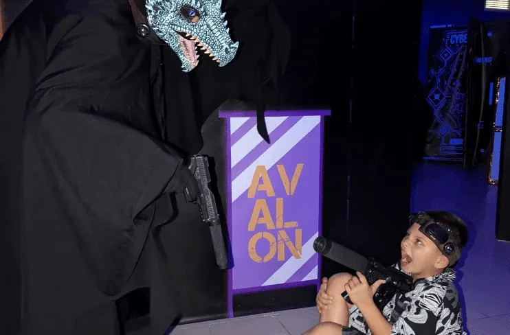 Гравець та персонаж в програмі Зомбі Апокаліпсис клубу Авалон