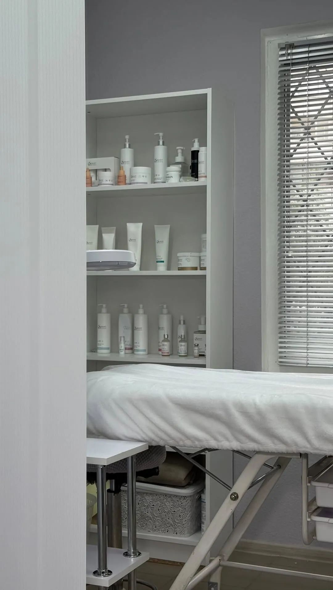 Інтер'єр кабінету косметолога Salon Ely's