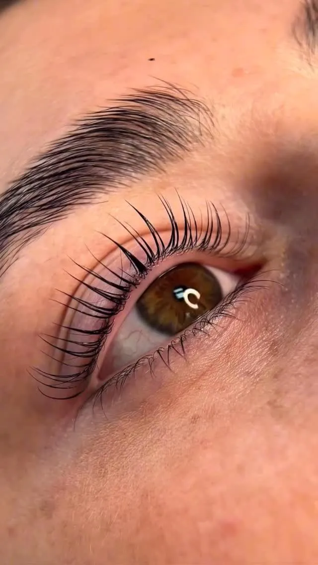 Ламіновані вії — брови корекція фарбування, салон Ely's