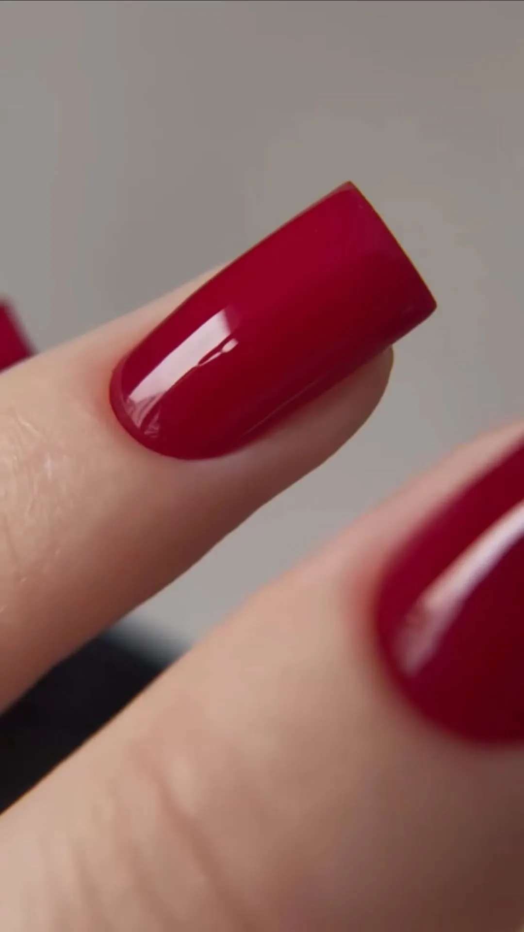 Червоний манікюр — педикюр комплекс, салон Ely's