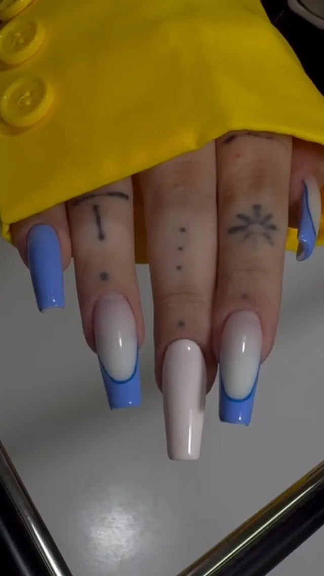 Стильний французький манікюр з синіми кінчиками — Salon Ely's