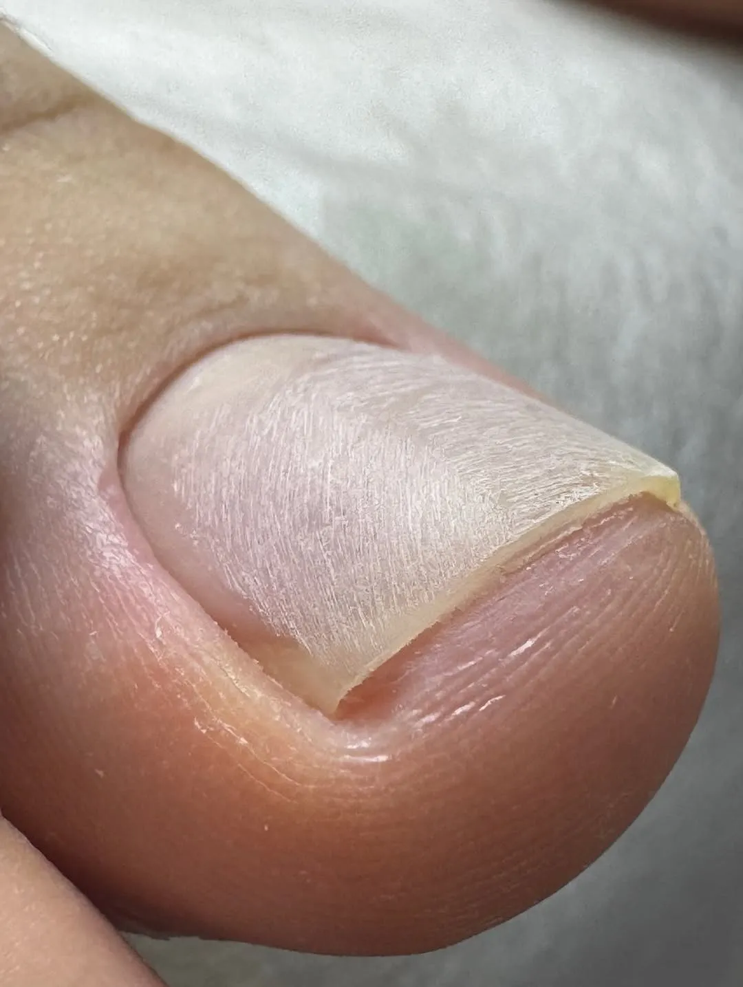 Натуральний nude манікюр — робота салону Ely's