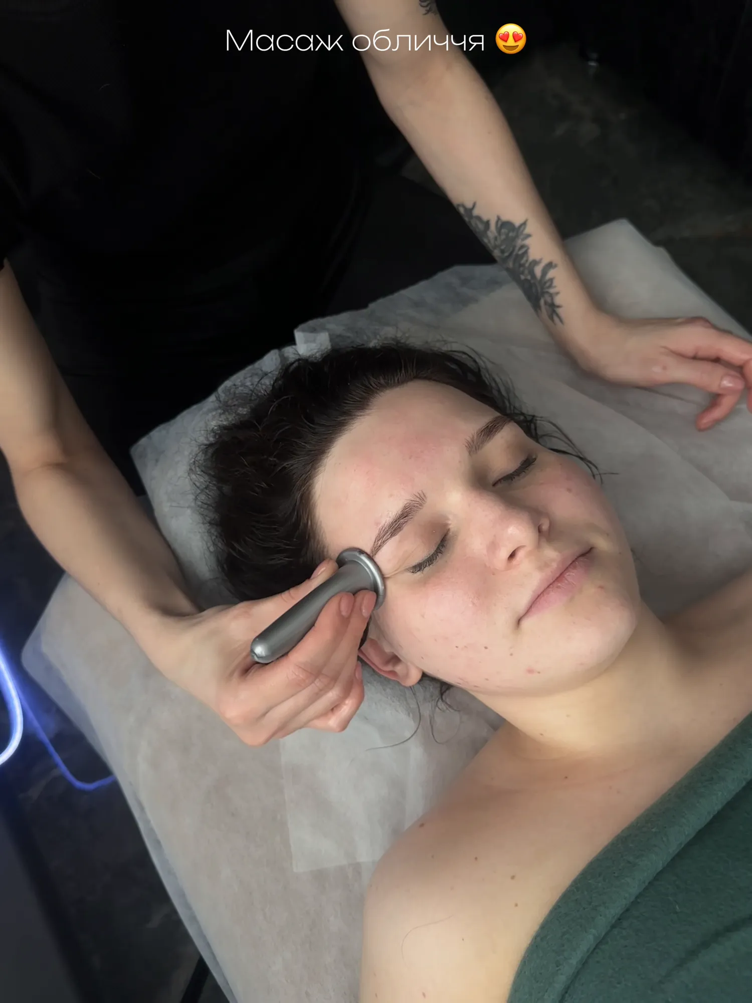 Косметологічна процедура в студії Miss Daisy