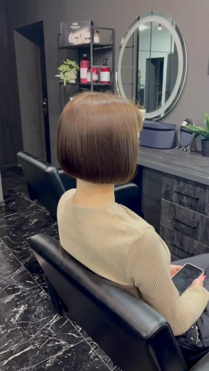 Стильна стрижка каре — результат роботи перукаря Miss Daisy