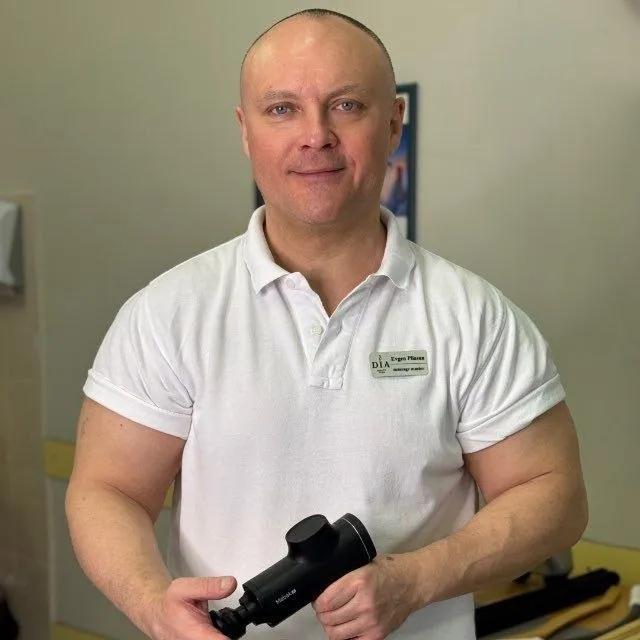 Масажист Євген — 10 років досвіду лікувального масажу