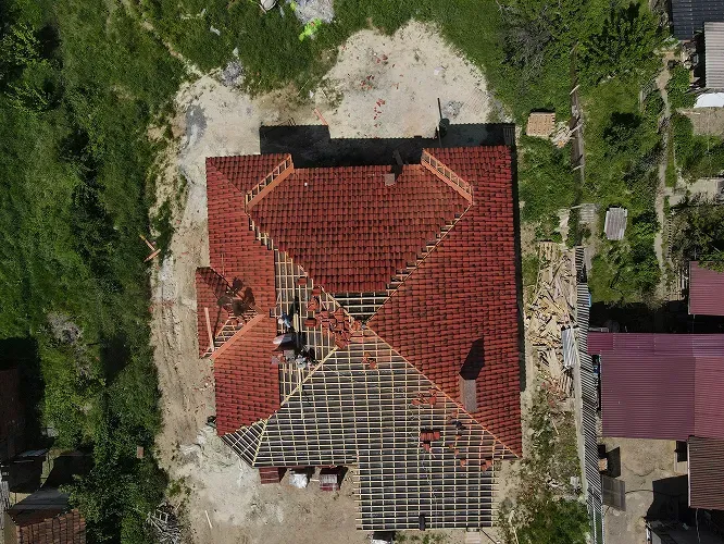 Будинок у селі Лавки — керамічна черепиця Creaton Futura та клінкерна цегла Roben Filsum, процес будівництва