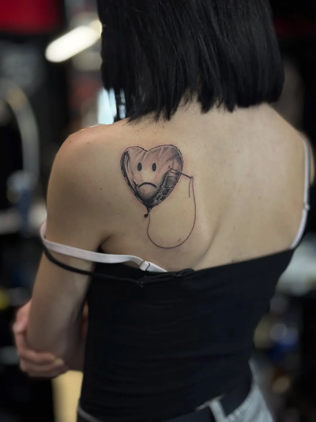 Мінімалістичне тату сердечка на спині