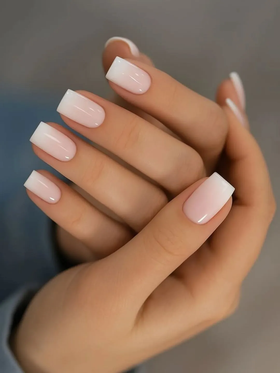 Ніжний рожевий манікюр класичної форми