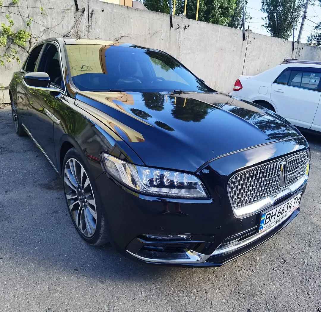 Lincoln Continental на обслуговуванні GCLAN
